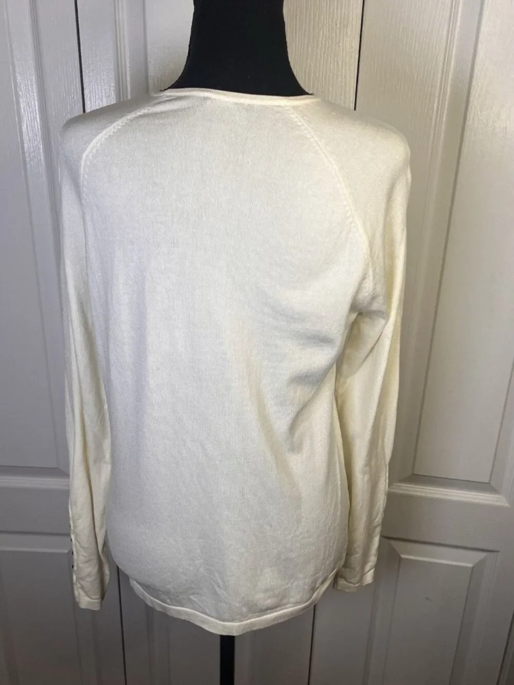 J Mclaughlin Jamey Sweater Sz M Ivory Cotton Modal Eight Button Sleeve Soft Whit - Picture 6 of 8